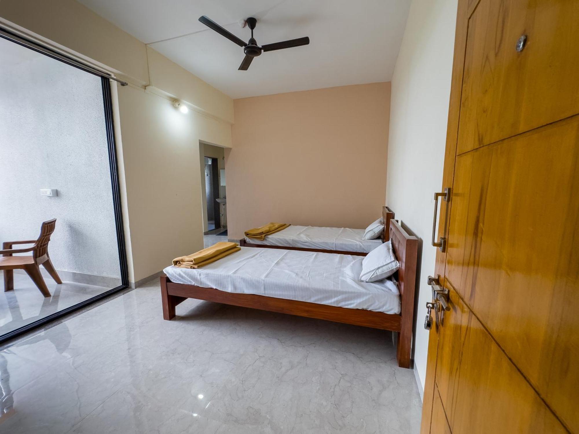 Punekar Bhavan Akalkot المظهر الخارجي الصورة