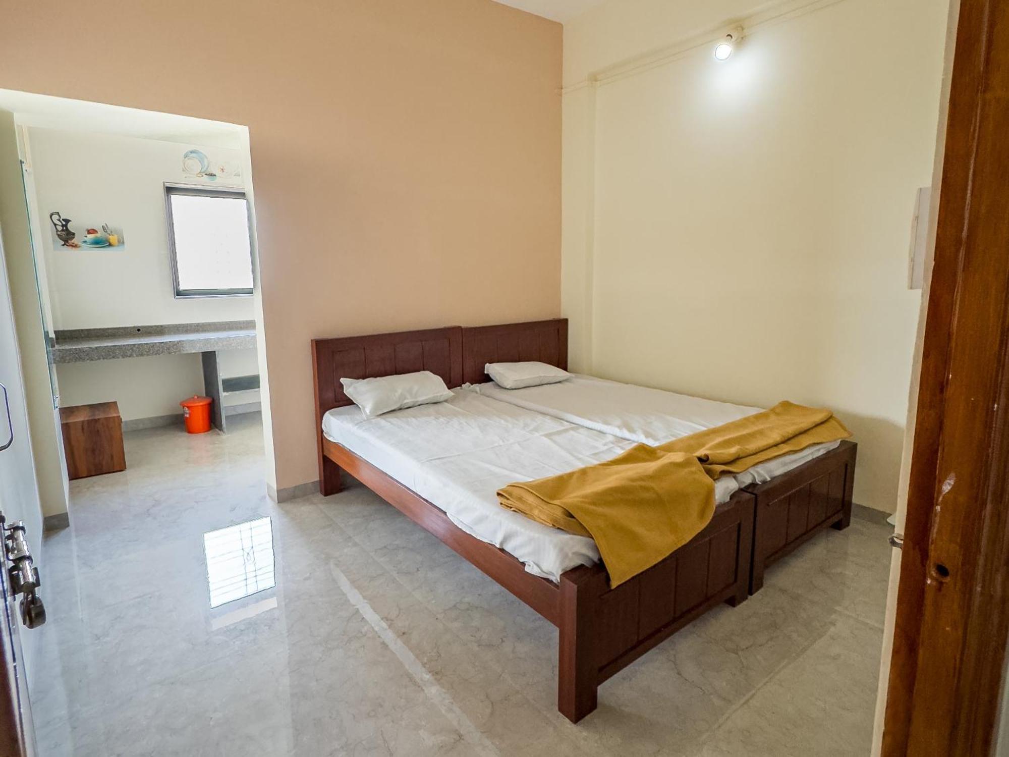 Punekar Bhavan Akalkot الغرفة الصورة