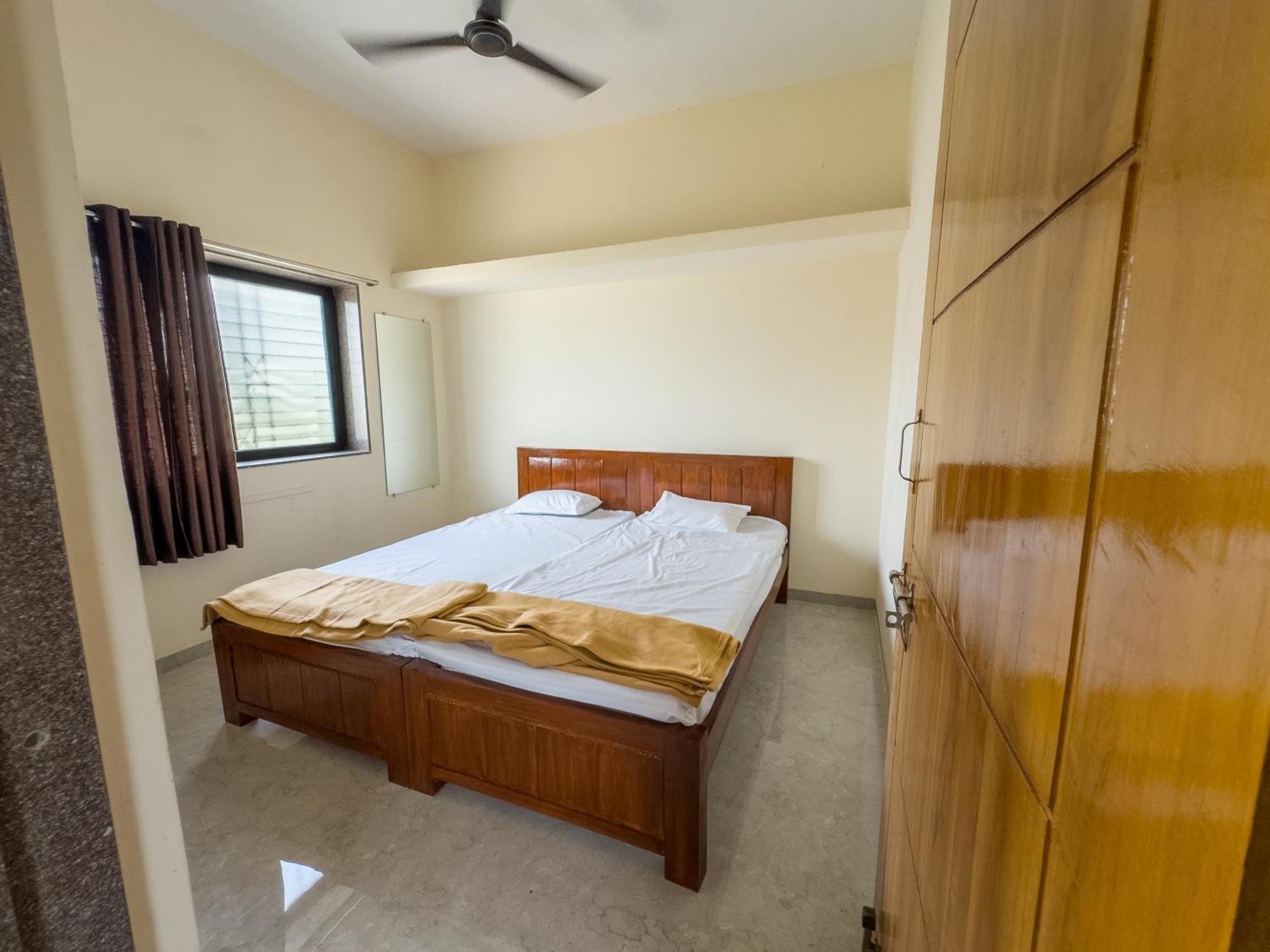 Punekar Bhavan Akalkot المظهر الخارجي الصورة
