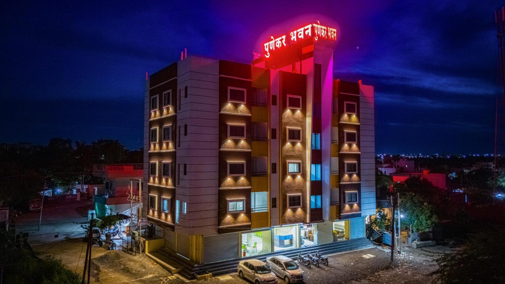 Punekar Bhavan Akalkot المظهر الخارجي الصورة